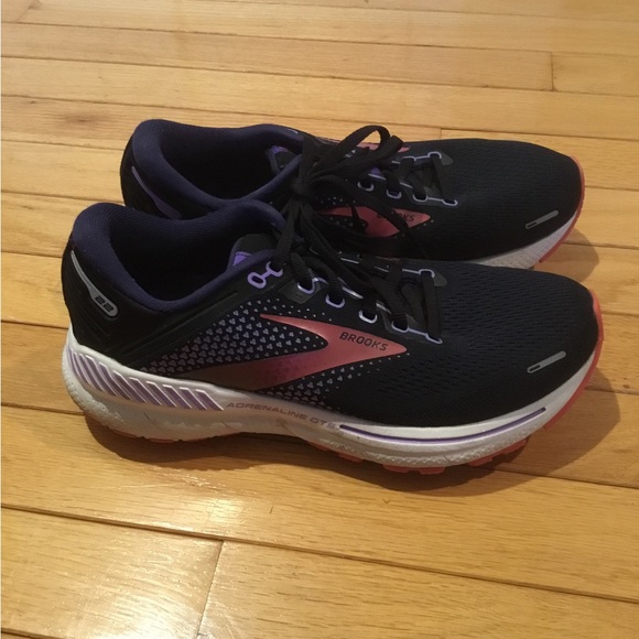 Brooks Women's Adrenaline GTS 22 Running Shoe - size 8 -HAPPY NEW YEAR SALE - Picture 2 of 4